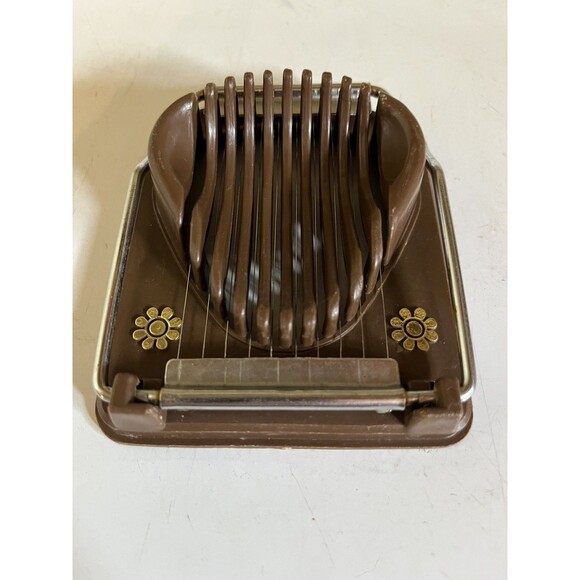Egg Slicer Brown Plastic Daisy Pattern Stainless Steel 1970s Retro Flower Power - Picture 2 of 6